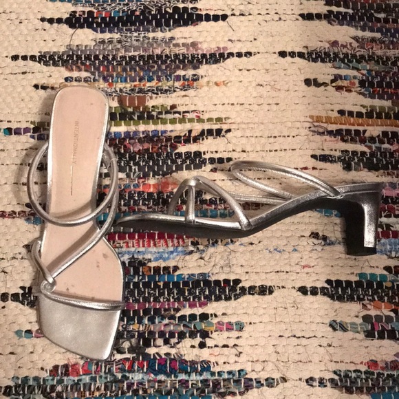 Intentionally Blank Willow Heel. - Picture 6 of 6